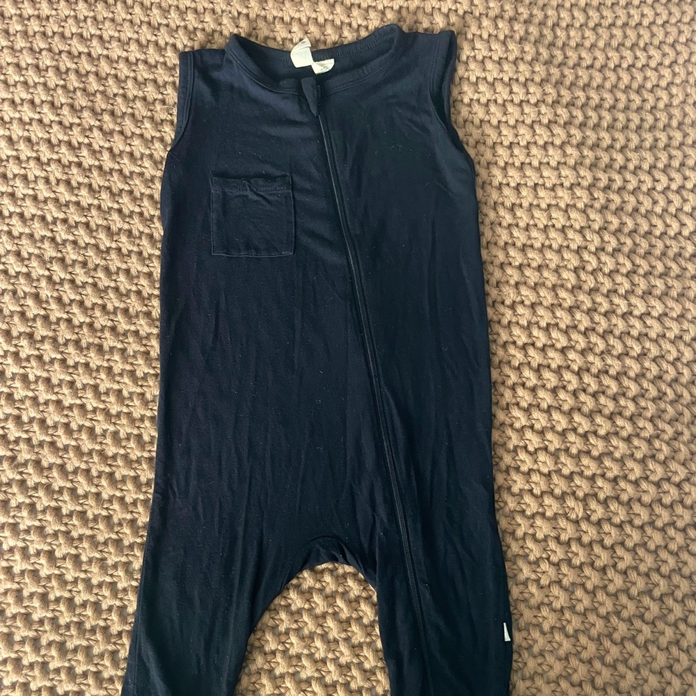 Kyte baby 2T black zip